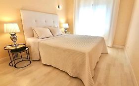 Beachfront Seaview Litoralmar Apt, Fast Wifi, Airco, Pool, Private Parking